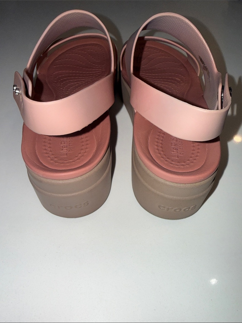Crocs Brooklyn Low Wedge Sandals | Size 7 - Picture 3 of 11